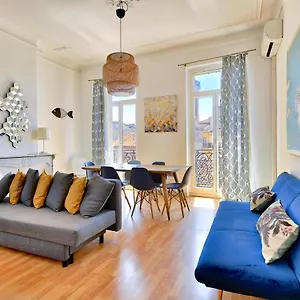 https://le-minot-8-pers-vue-sur-le-vieux-port-et-notre-marseille.fr-provencehotel.com