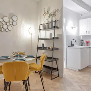 https://bayen-nice-apartment-near-the-arc-de-triomphe-4p.fr-paris.fr
